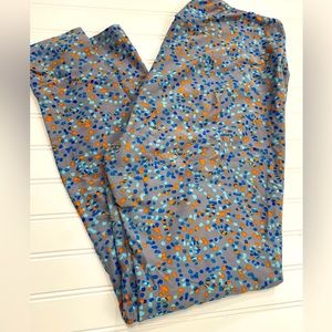 Gently Worn TC LuLaRoe Leggings. Fits Sizes 12-20. Grey Background.